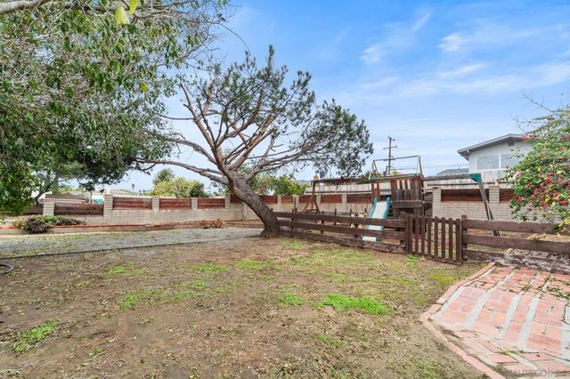 2429 Calle Serena, San Diego, CA 92139