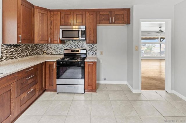 2429 Calle Serena, San Diego, CA 92139