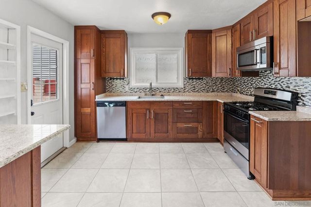 2429 Calle Serena, San Diego, CA 92139