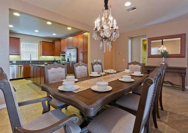 462 Via De La Paz, Palm Desert, CA 92211