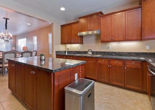 462 Via De La Paz, Palm Desert, CA 92211