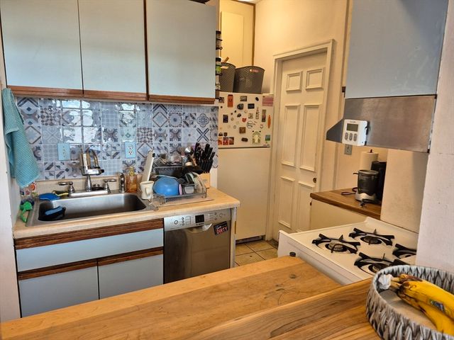 100 St Mary's St 10, Boston, MA 02215
