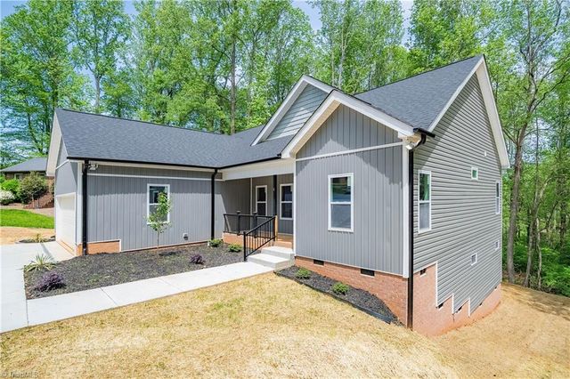 6 Teaberry Court, Greensboro, NC 27455