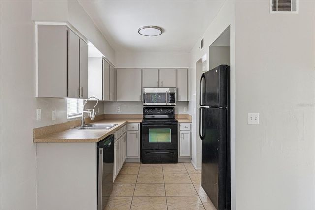 46 N FAIRFAX AVENUE 44, Winter Springs, FL 32708