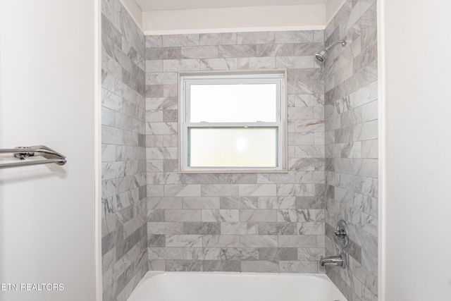 602 Mcginley St, Maryville, TN 37804