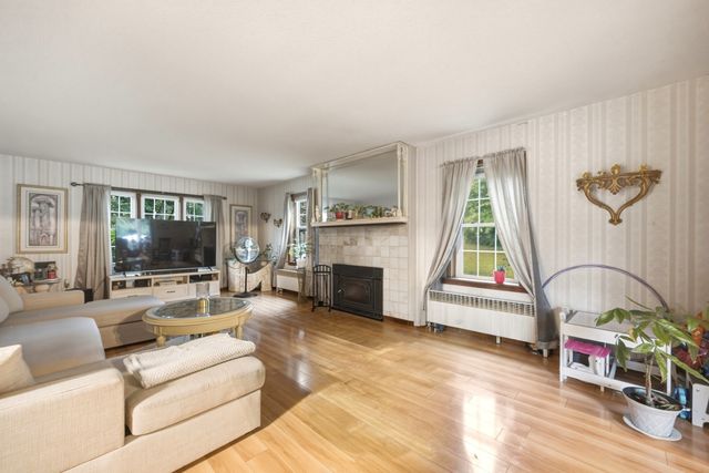 59 Prospect St, Gardner, MA 01440