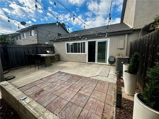 2910 Bradford Place, Santa Ana, CA 92707