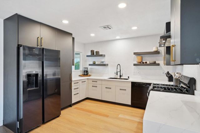 386 W Rosa Parks Road, Palm Springs, CA 92262