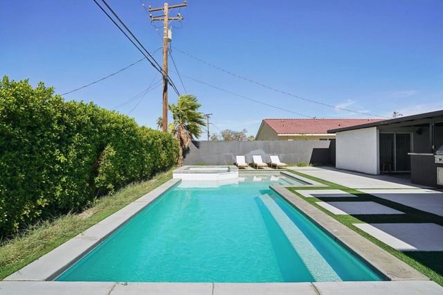 386 W Rosa Parks Road, Palm Springs, CA 92262