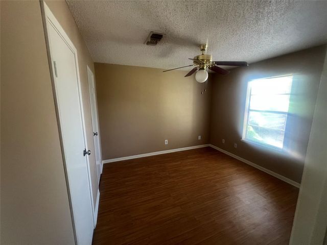 12207 11th Street, Santa Fe, TX 77510