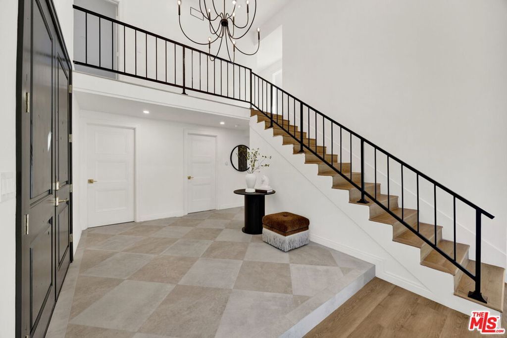 8815 Sari Avenue, Northridge, CA 91343 — photo 4