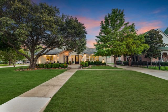 310 Travis Street, Roanoke, TX 76262