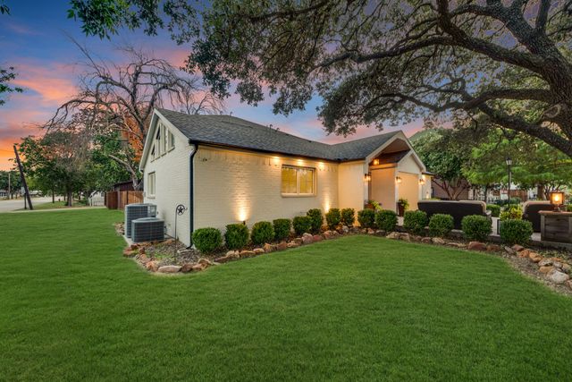 310 Travis Street, Roanoke, TX 76262
