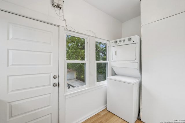 435 W Summit Ave, San Antonio, TX 78212