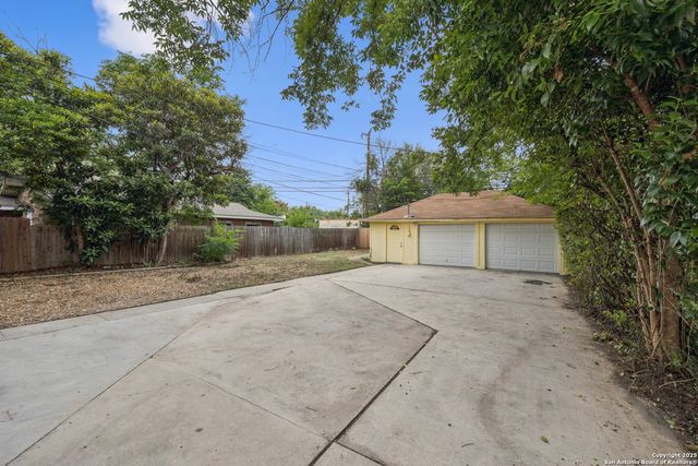 435 W Summit Ave, San Antonio, TX 78212