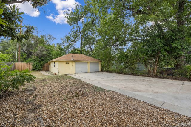 435 W Summit Ave, San Antonio, TX 78212