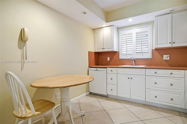 7 Westwood Ave 106C, Tequesta, FL 33469