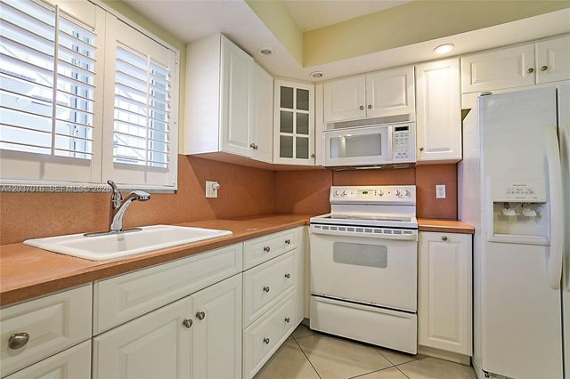 7 Westwood Ave 106C, Tequesta, FL 33469