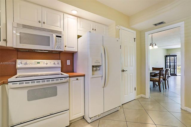 7 Westwood Ave 106C, Tequesta, FL 33469