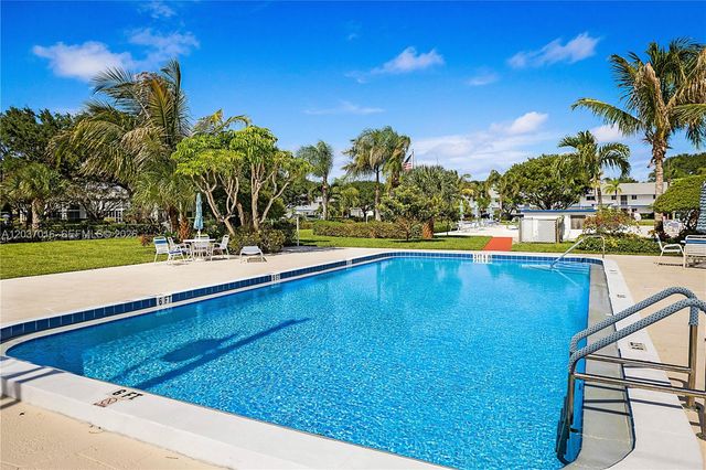 7 Westwood Ave 106C, Tequesta, FL 33469