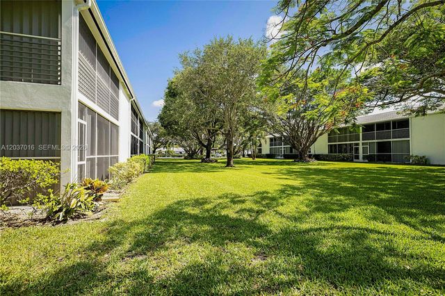 7 Westwood Ave 106C, Tequesta, FL 33469