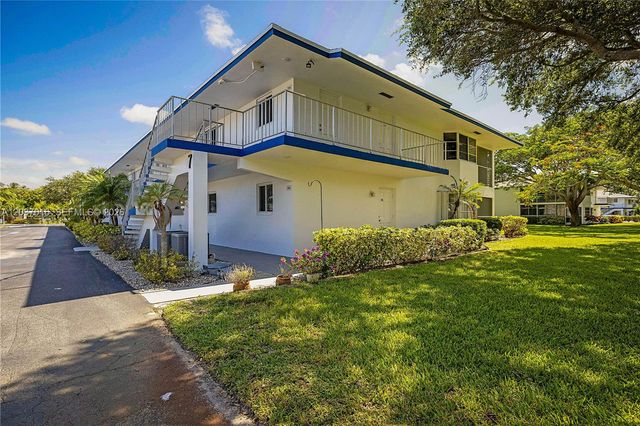 7 Westwood Ave 106C, Tequesta, FL 33469