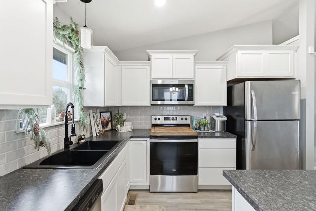 867 S Cattail Circle, Haysville, KS 67060