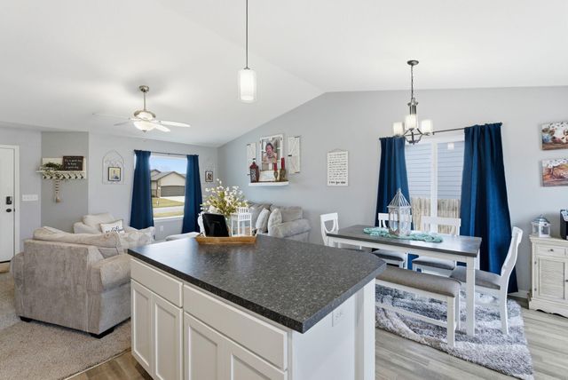 867 S Cattail Circle, Haysville, KS 67060