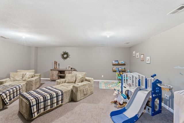 867 S Cattail Circle, Haysville, KS 67060