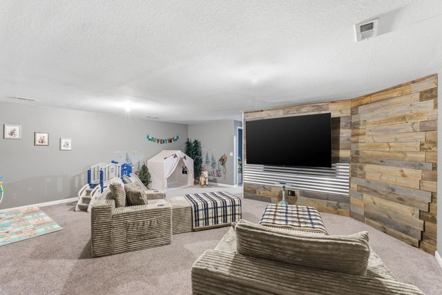 867 S Cattail Circle, Haysville, KS 67060