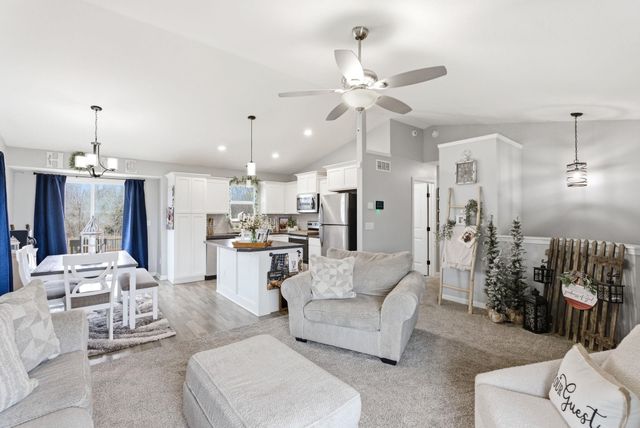 867 S Cattail Circle, Haysville, KS 67060