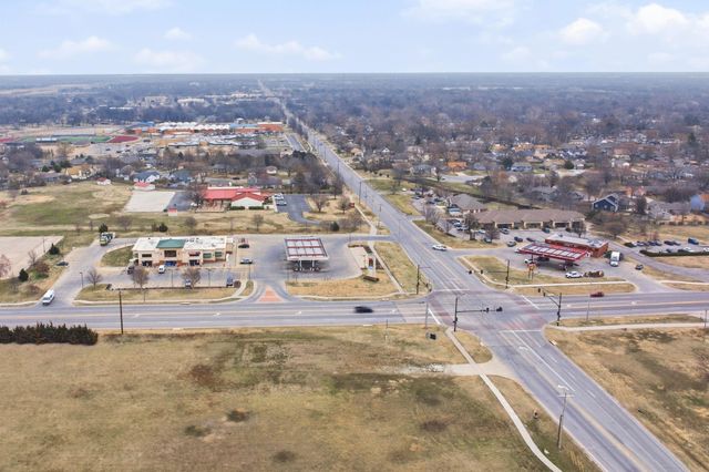 867 S Cattail Circle, Haysville, KS 67060