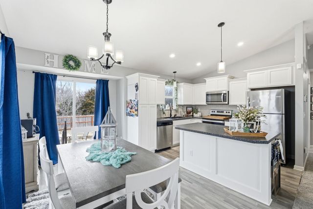 867 S Cattail Circle, Haysville, KS 67060