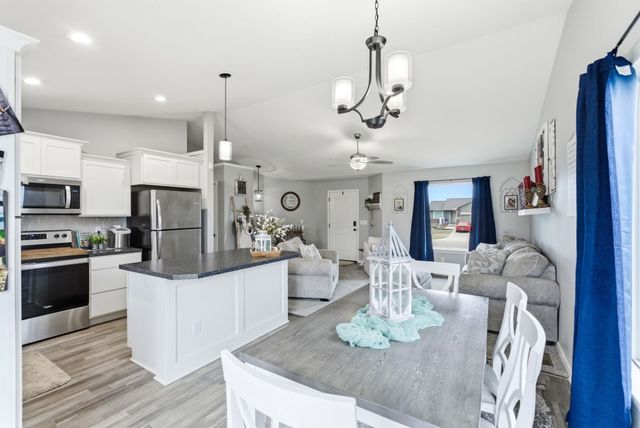 867 S Cattail Circle, Haysville, KS 67060