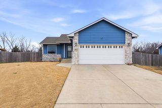867 S Cattail Circle, Haysville, KS 67060