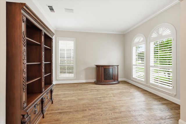 2518 Merlin Drive, Lewisville, TX 75056
