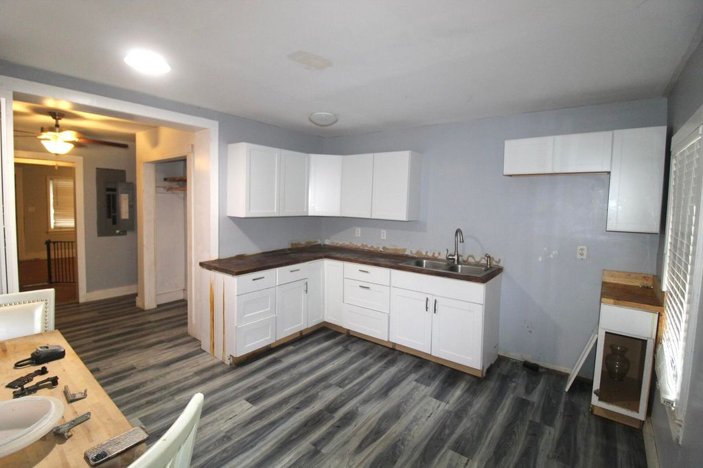 Image 7 of property listing at 2334 Midland Park, North Charleston, SC 29406