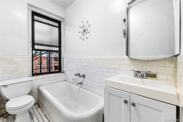 850 Saint Marks Avenue C4, Brooklyn, NY 11213