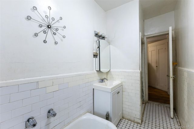 850 Saint Marks Avenue C4, Brooklyn, NY 11213