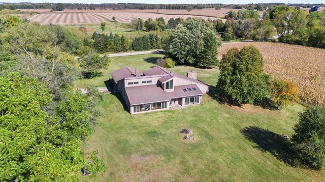 4865 COUNTY RD N, Oshkosh, WI 54904