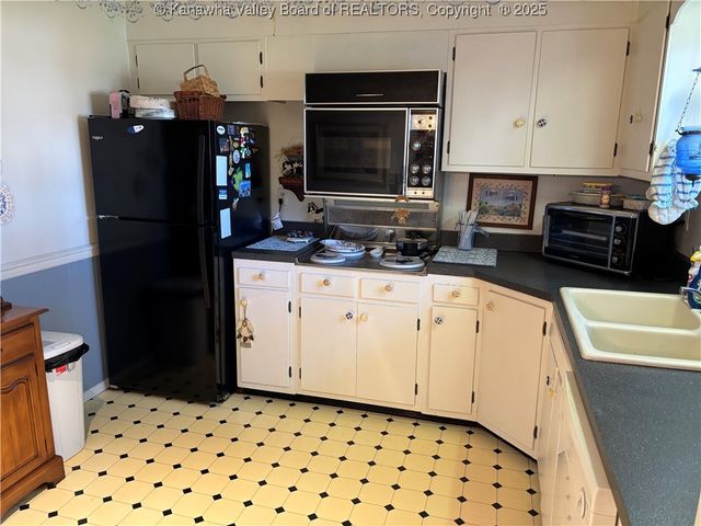 2024 Washington Avenue, St Albans, WV 25177