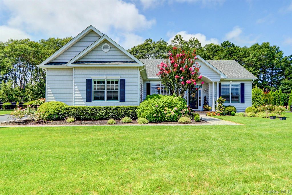 2 Hamptons Court Drive W, Eastport, NY 11941