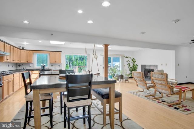 47 HONEYSUCKLE DR, Mechanicsburg, PA 17050