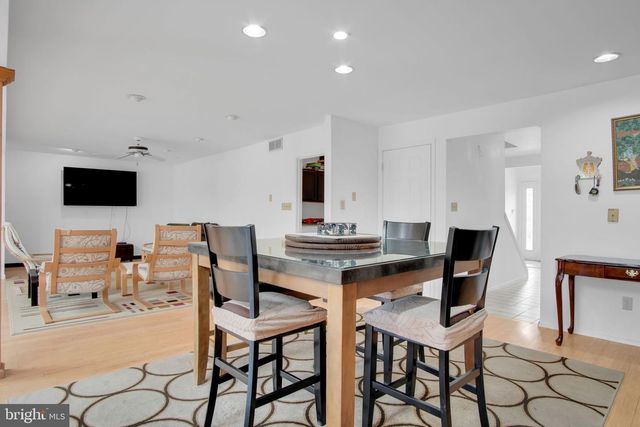47 HONEYSUCKLE DR, Mechanicsburg, PA 17050