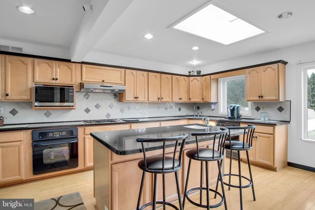 47 HONEYSUCKLE DR, Mechanicsburg, PA 17050