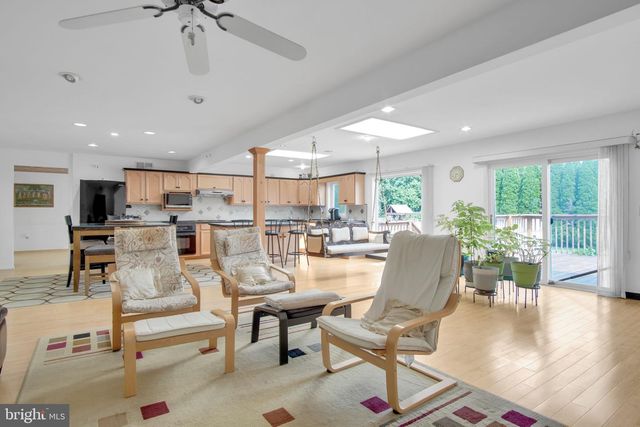 47 HONEYSUCKLE DR, Mechanicsburg, PA 17050
