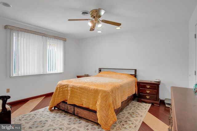 47 HONEYSUCKLE DR, Mechanicsburg, PA 17050