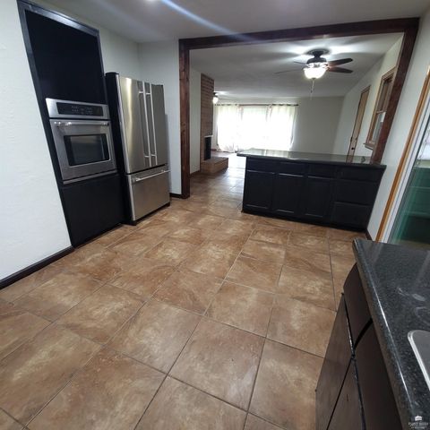 3118 SE Illinois Avenue, Topeka, KS 66605