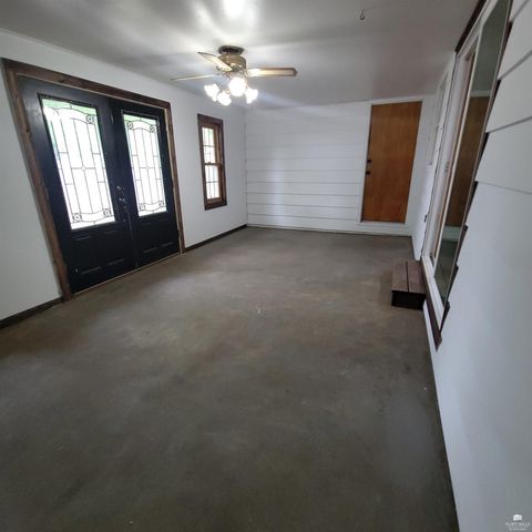 3118 SE Illinois Avenue, Topeka, KS 66605