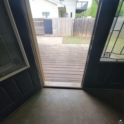 3118 SE Illinois Avenue, Topeka, KS 66605